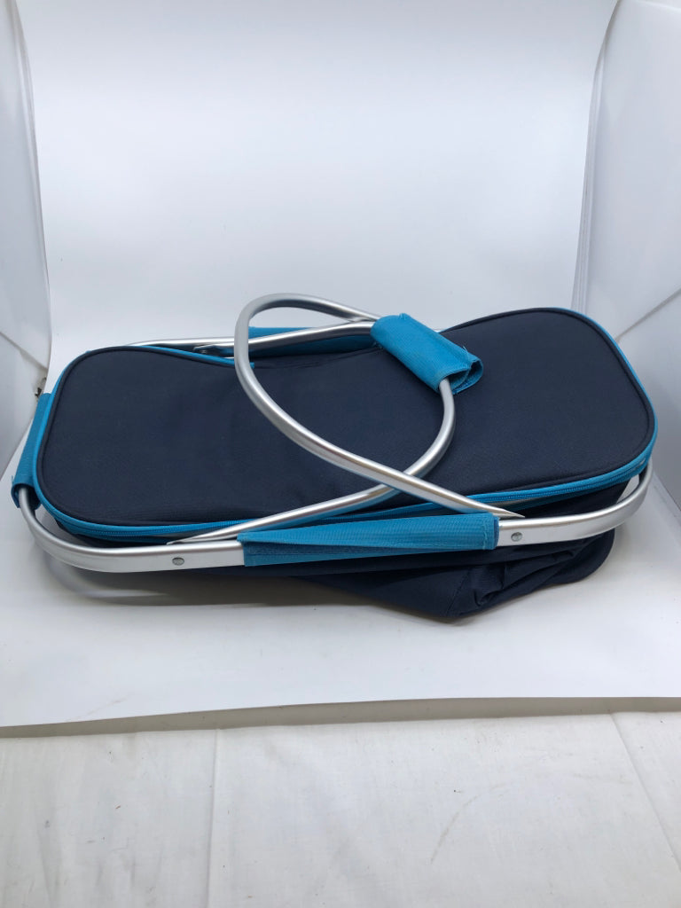 COLLAPSIBLE BLUE COOLER BAG.