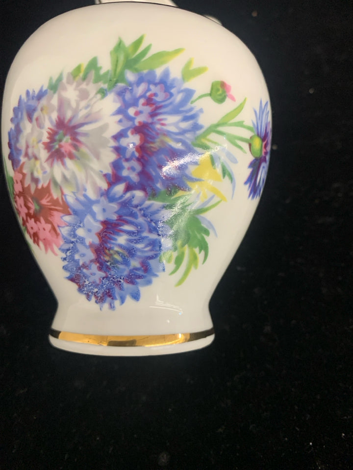 VTG BLUE FLORAL SUGAR DISH W LID AND SPOON.