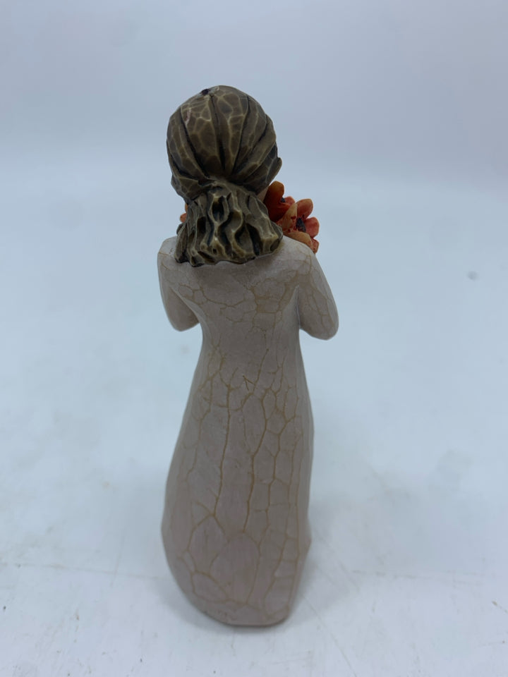 WILLOW TREE "SURROUNDED BY LOVE" FIGURINE.