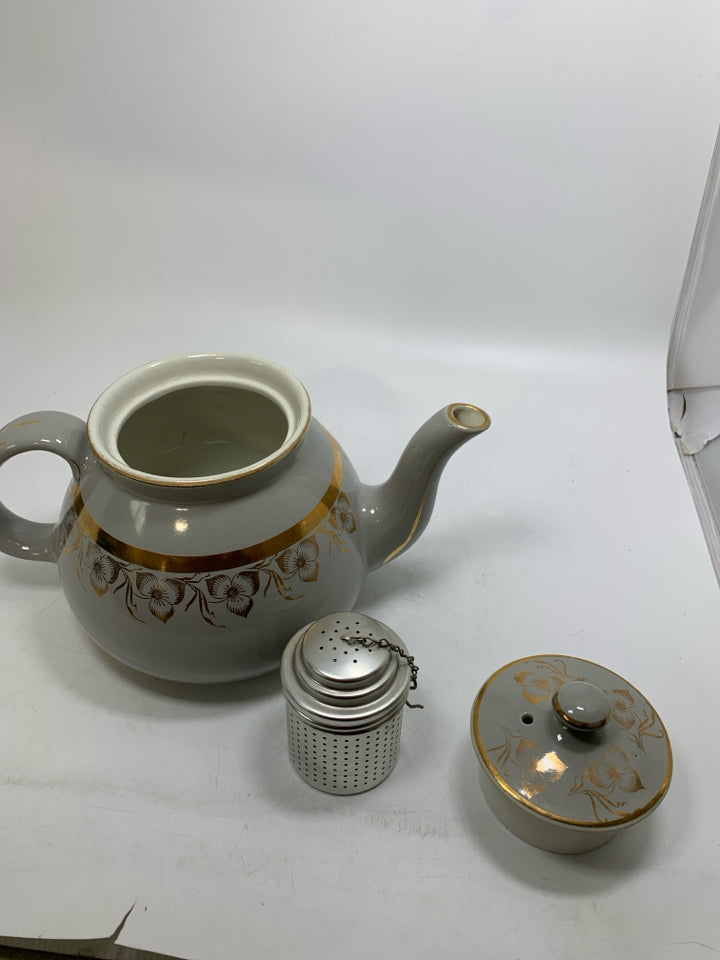 VTG LARGE W/ GOLD FLORAL 8 -CUP TEA POT.