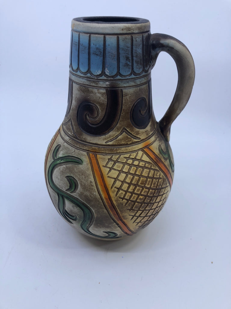 SCROLL AND LINES CARVED HANDLED VASE TAN/BROWN.