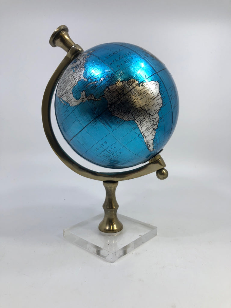 SMALL BLUE&SILVER GLOBE W/ GLASS BASE.