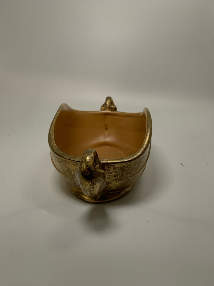 VTG OVALL GRANADA GOLD PLANTER W/ DOUBLE HANDLES.