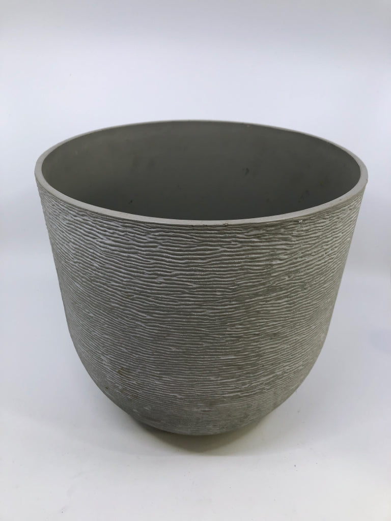 TEXTURED GRAY PLANTER.