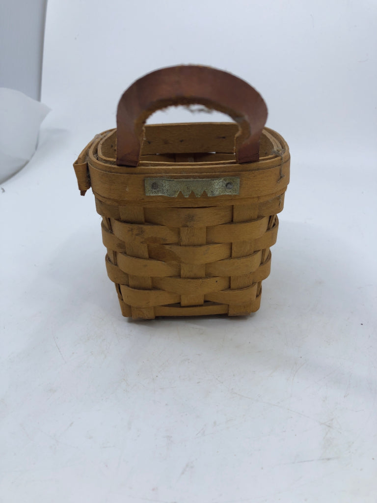 SMALL LONGABERGER BASKET 1999 W/HANDLE.