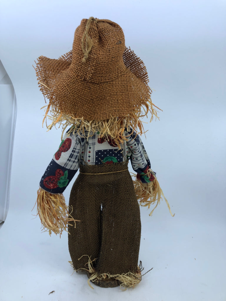 STANDING SCARECROW SHELF DECOR.