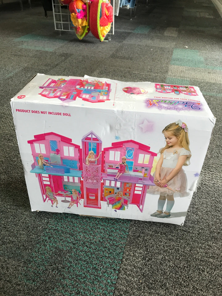 BETTINA Foldable Doll House
