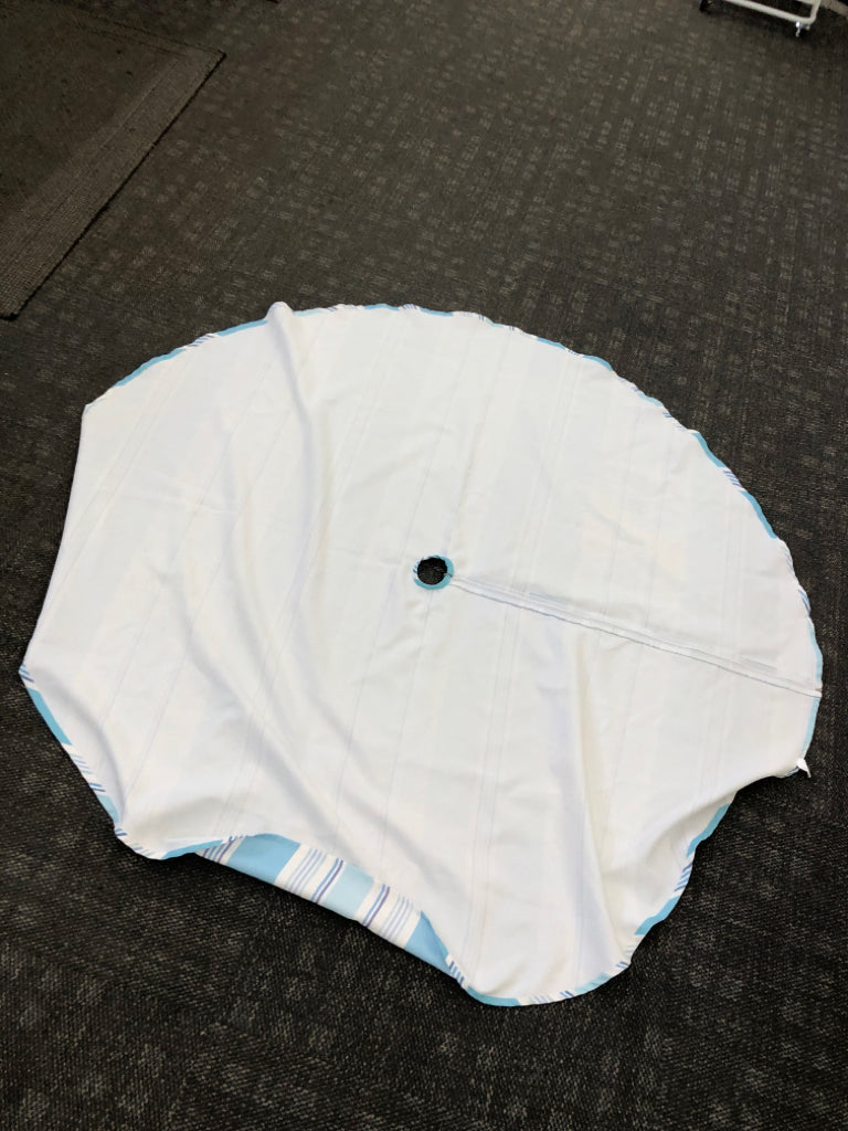 BLUE/WHITE ROUND ZIP TABLE CLOTH.