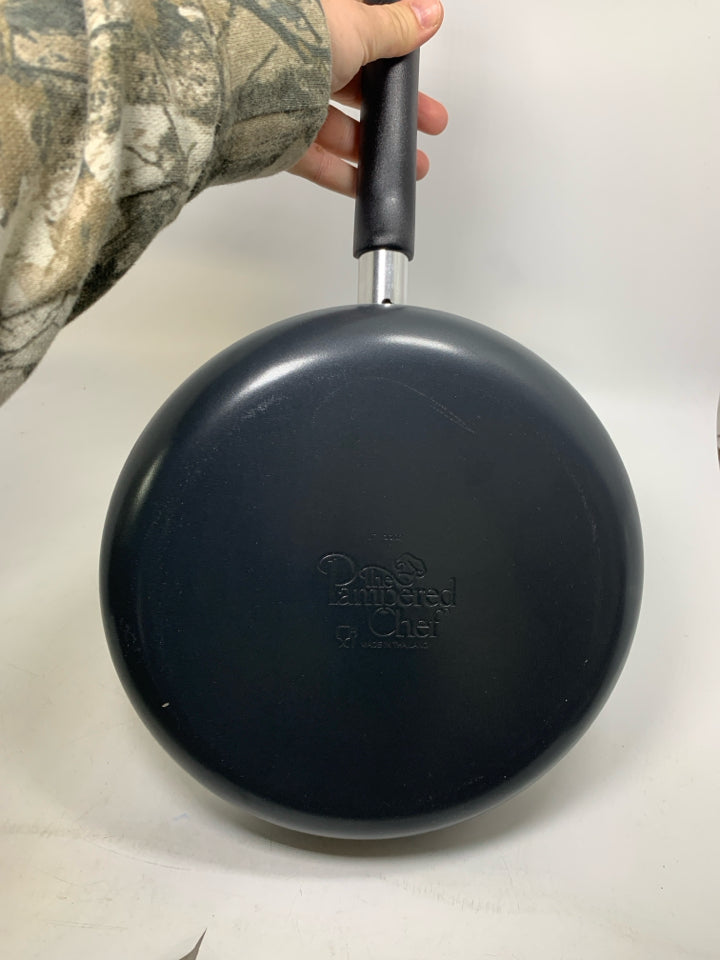NEW SILVERSTONE PAMPERED CHEF NON-STICK 10" FRYING PAN.