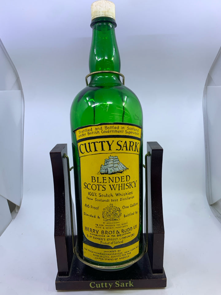 VTG CUTTY SARK WHISKY DISPLAY BOTTLE W/WOODEN SWING CRADLE STAND.
