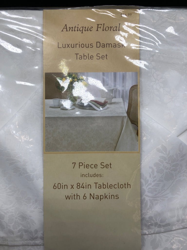 NIP 7PC TABLE SET: TABLECLOTH + NAPKINS  - DAMASK.