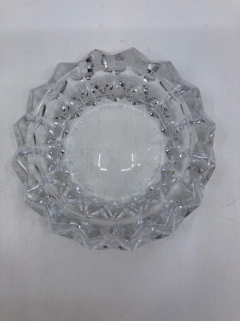 VTG DIAMOND PATTERN GLASS ASHTRAY.