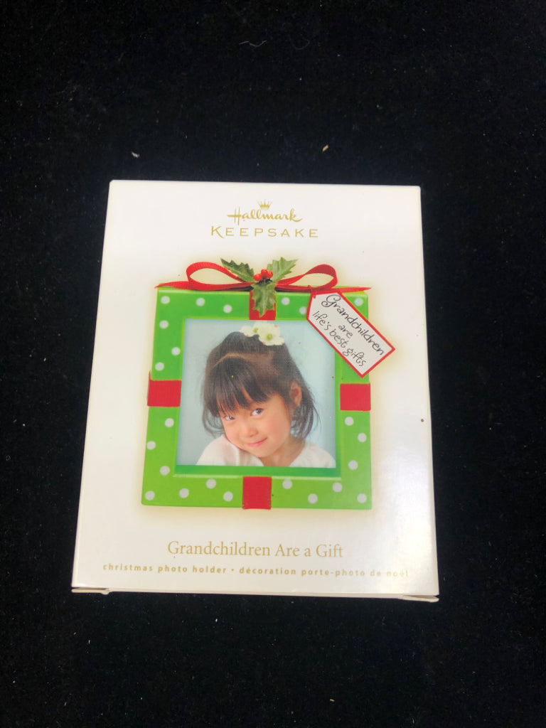 GRAND CHILDREN ARE THE BEST PHOTO FRAME ORNAMENT.