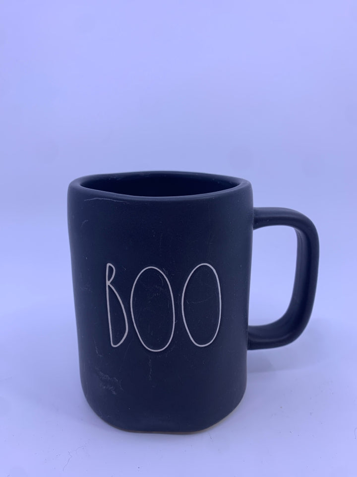 BLACK RAE DUNN BOO MUG.