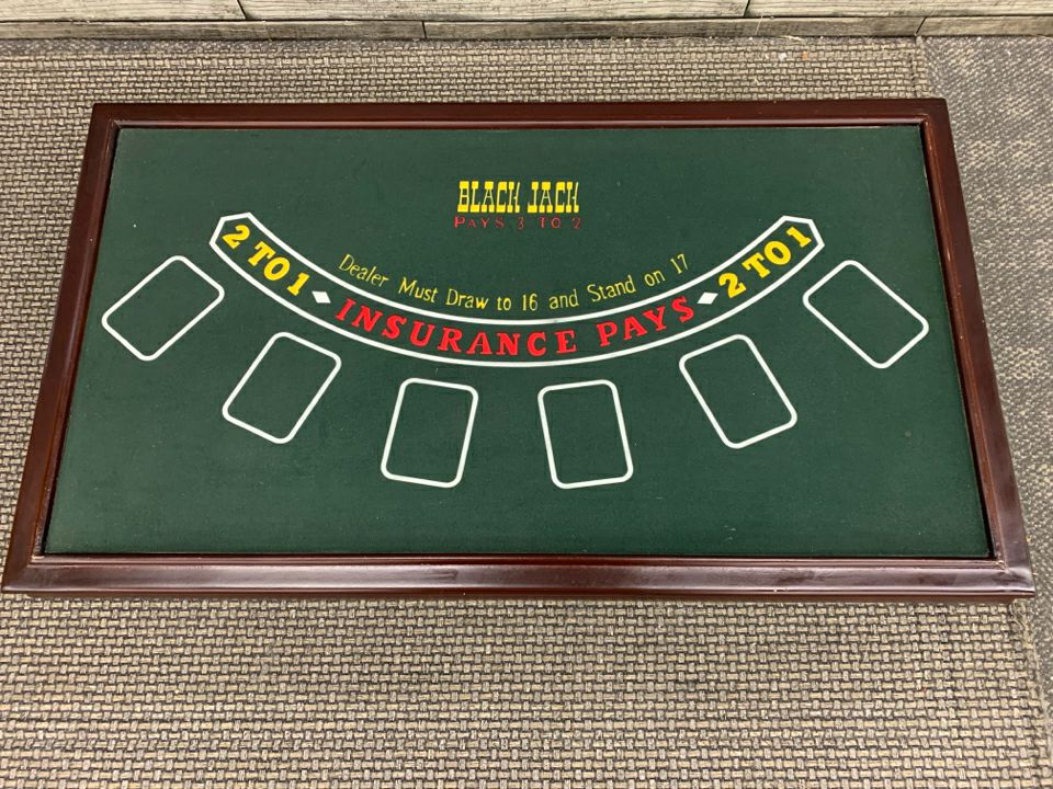 3PC 3 IN 1 VEGAS STYLE CASINO TABLETOP GAME.