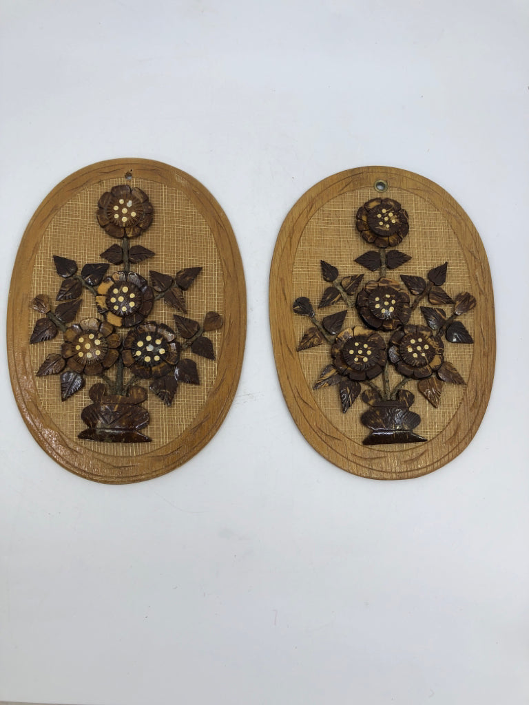 2 VTG OVAL WOOD FLOWER BOUQUET WALL HANGING.