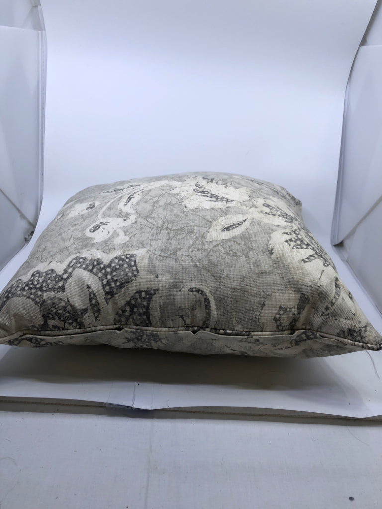 GREY PATTERN SQUARE PILLOW.