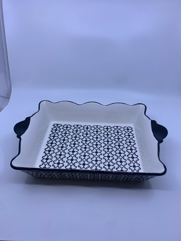 BLACK AND WHITE PATTERNED CASSEROLE DISH.