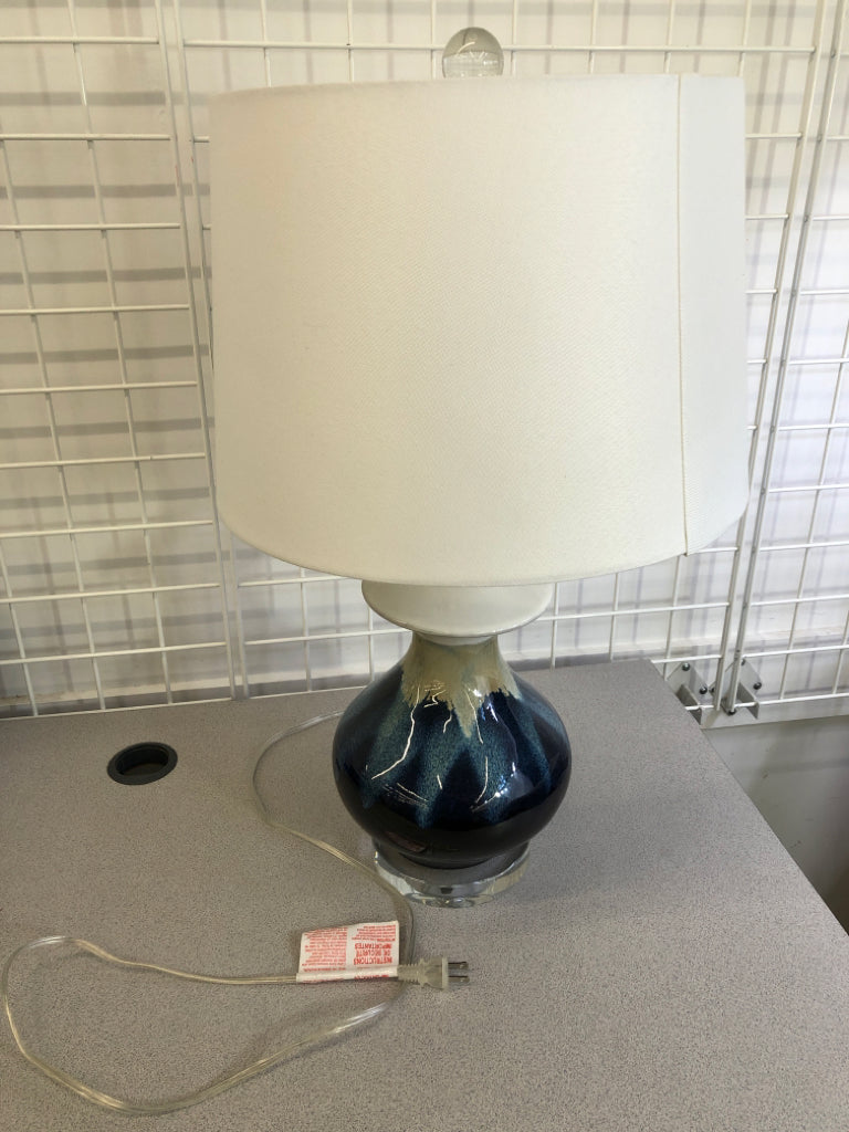 BLUE & CREAM DIPPED LAMP W/WHITE SHADE.