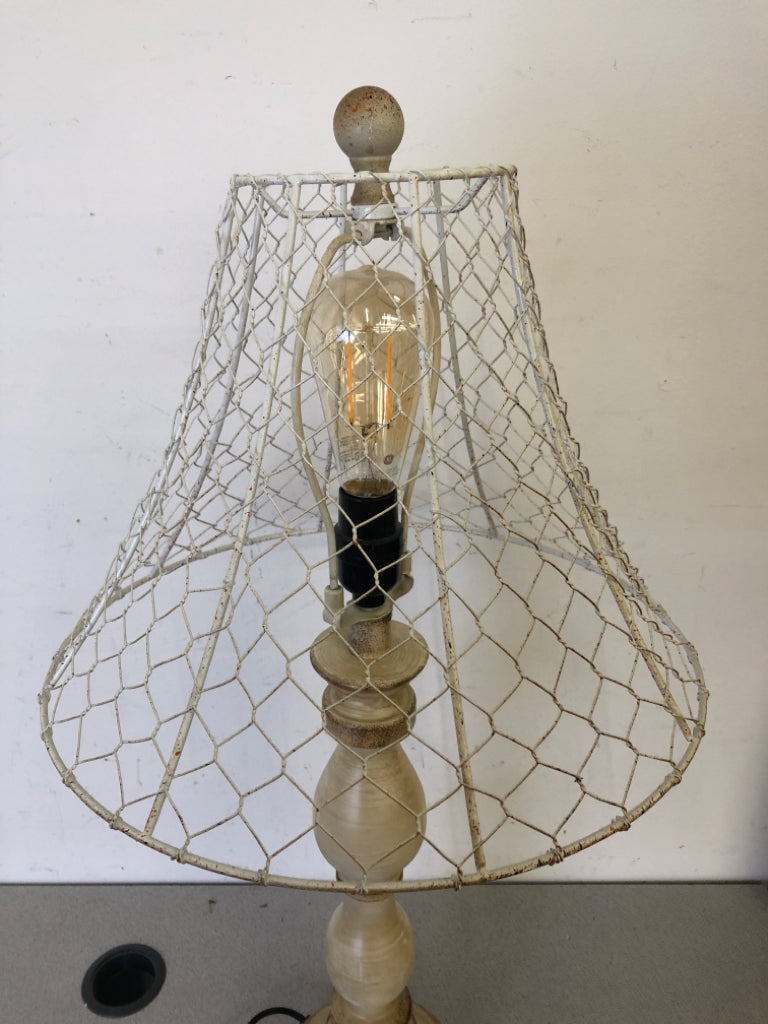 TAN DISTRESSED BASE TOUCH LAMP W/WHITE WIRE FRAME.