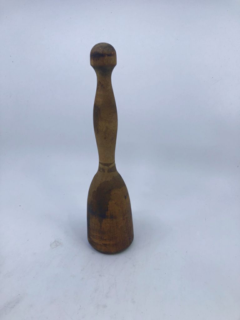 VTG WOODEN PESTLE.