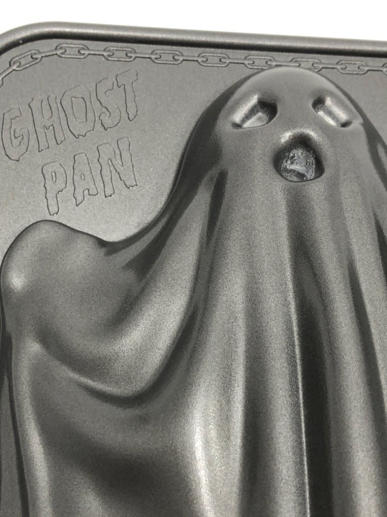 NORDIC WARE GHOST CAST ALUMINUM PAN.