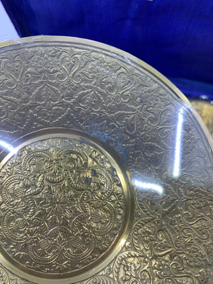 IN PURPLE CASE GOLD METAL CRAVED DETAILED 2 BOWLS.