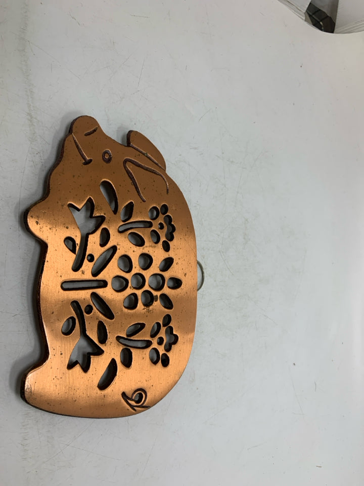 COPPER PIG TRIVET.