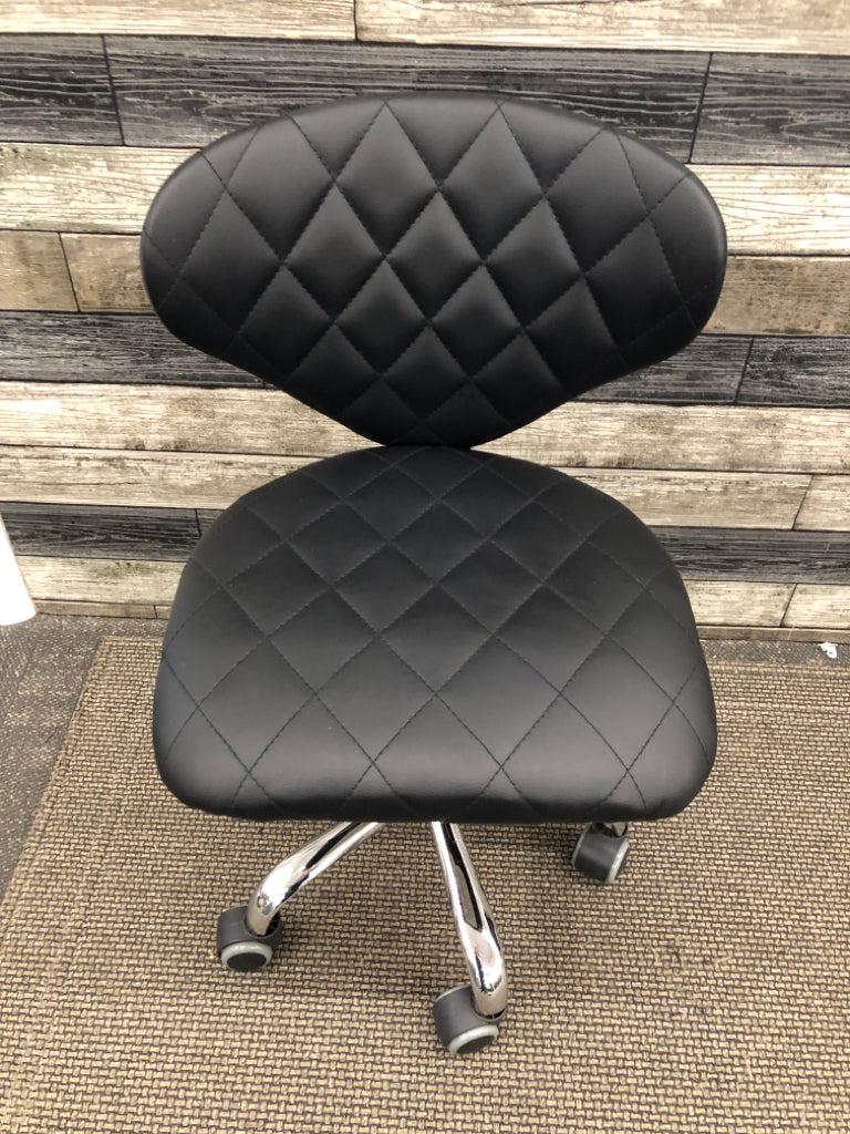 DIAMOND STITCHED FAUX-LEATHER DESK CHAIR.