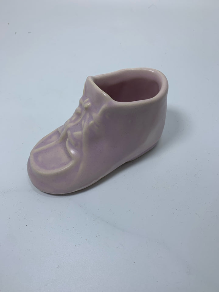 VTG LIGHT PINK POTTERY BABY SHOE USA.