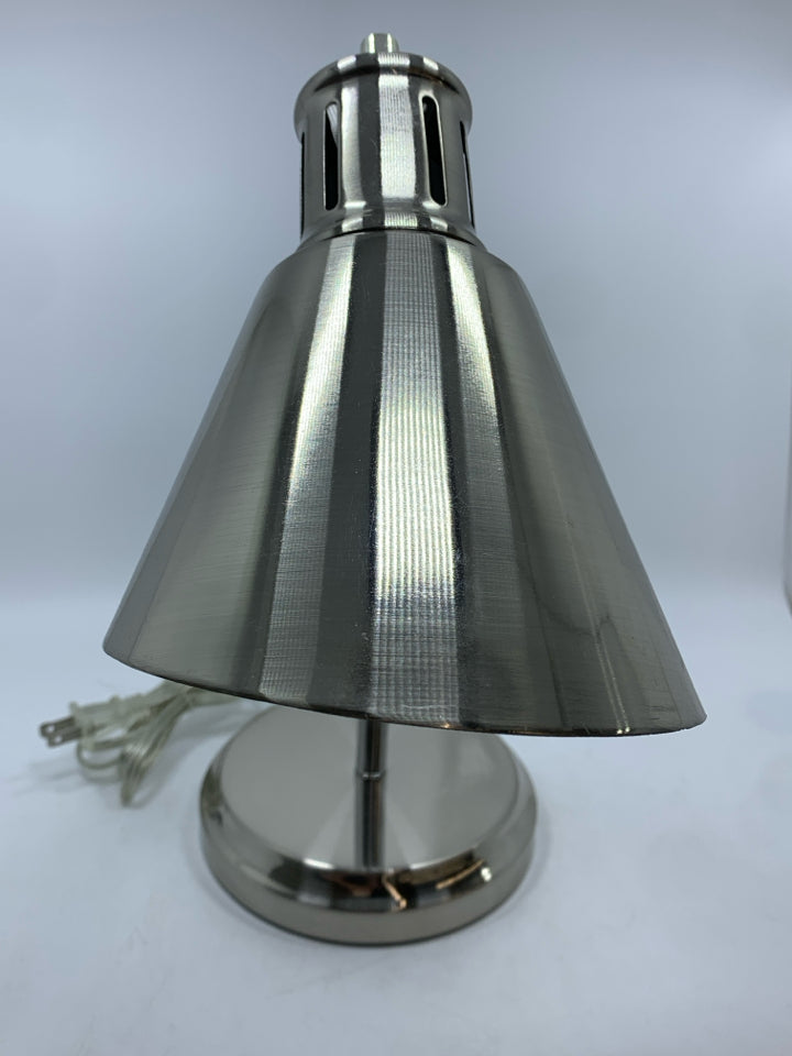 SILVER ADJUSTABLE DESK LAMP.