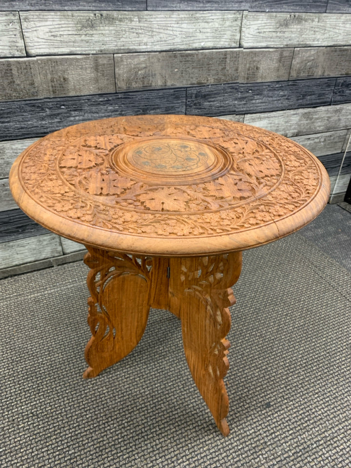 WOOD CARVED SMALL SIDE TABLE.