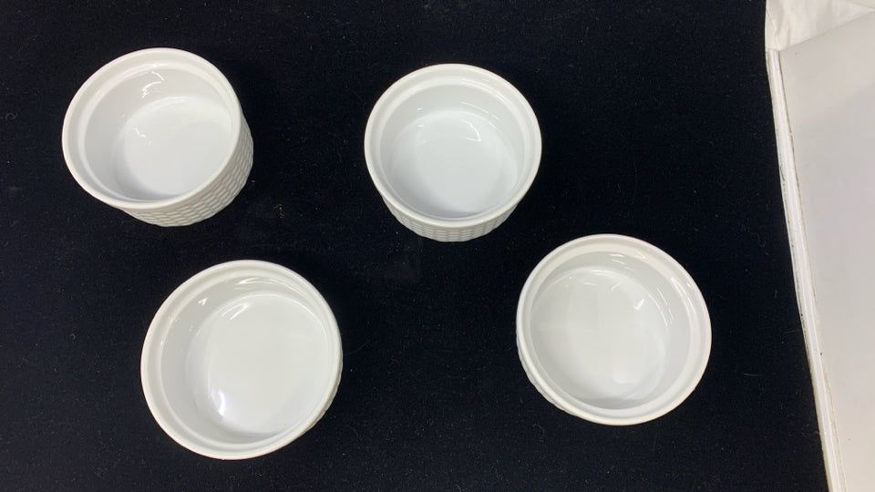 4 ROUND RAMEKIN BAKING DISHES.