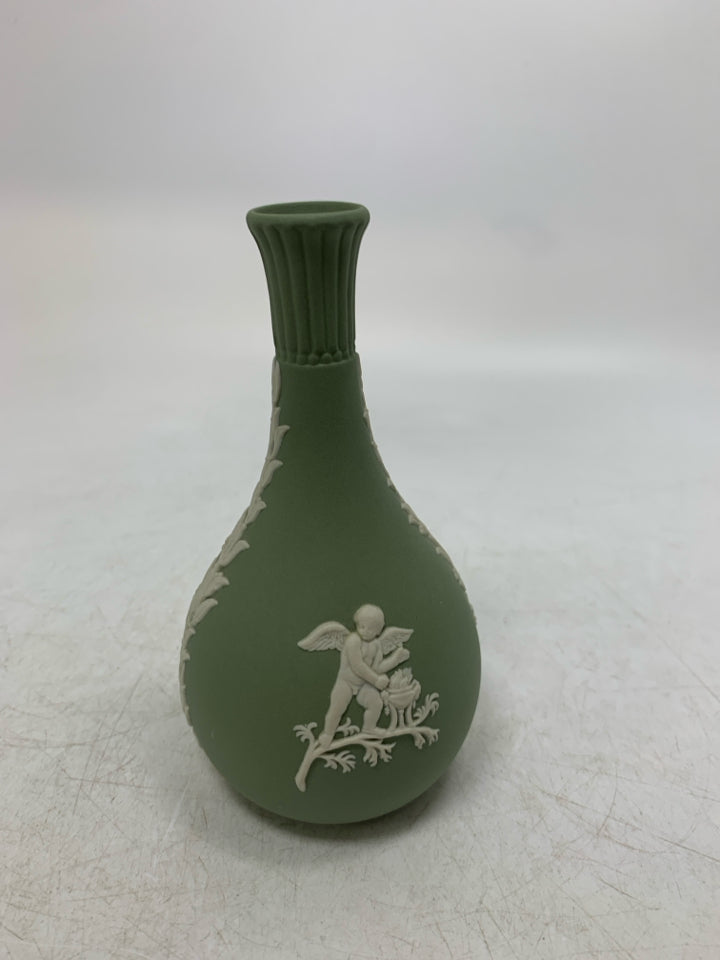 VTG JASPERWARE SHORT VASE W/ SKINNY NECK CHERUBS.
