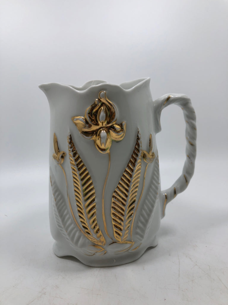 VTG GOLD FLOWER ACCENT WHITE VASE.