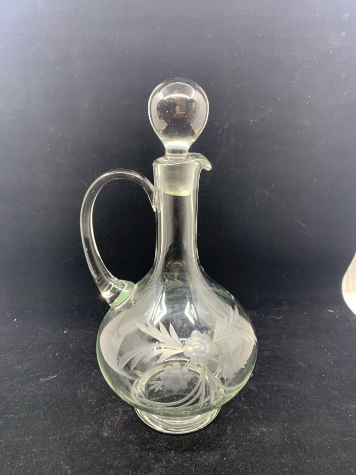 ROUND BODY ETCH GLASS DECANTER.