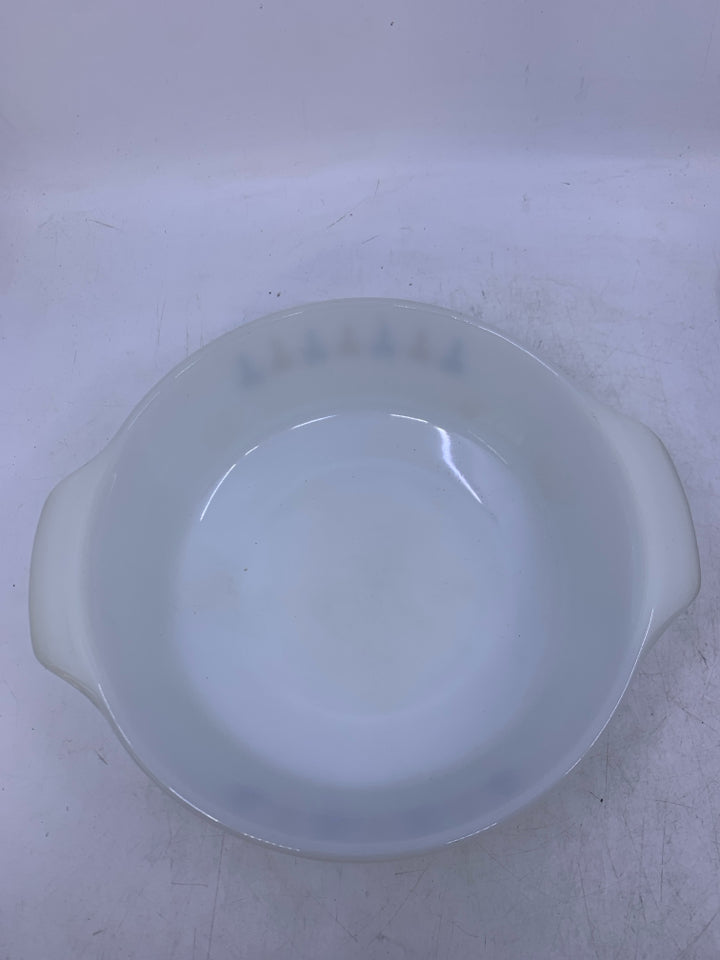 VTG WHITE CIRCLE CASSEROLE DISH W/ BLUE GOLD STAR PATTERN.