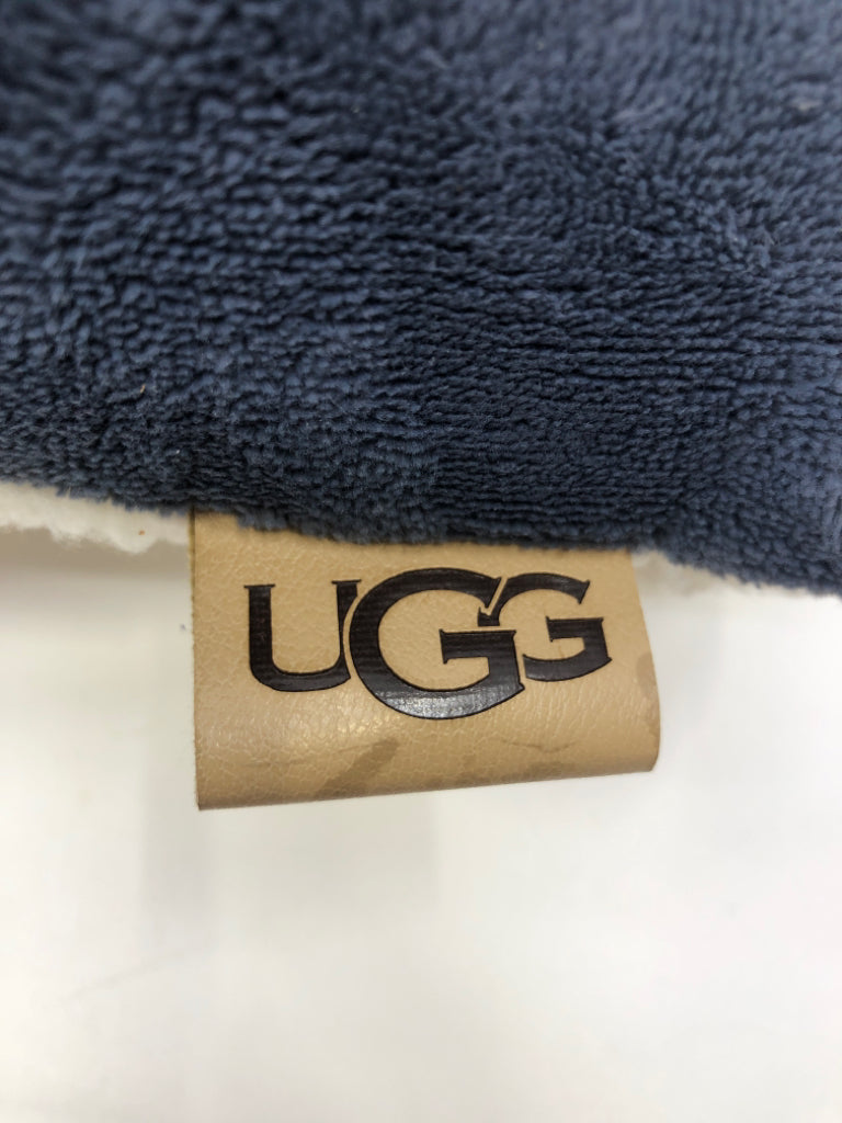 UGG NAVY BLUE/WHITE SHERRPA PILLOW.