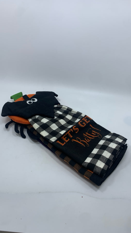 3PC BAT, PUMPKIN, SPIDER KITCHEN TOWELS.