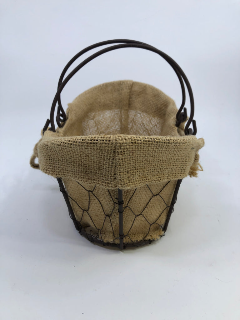 BROWN METAL OVAL BASKET W/ MESH LINER.
