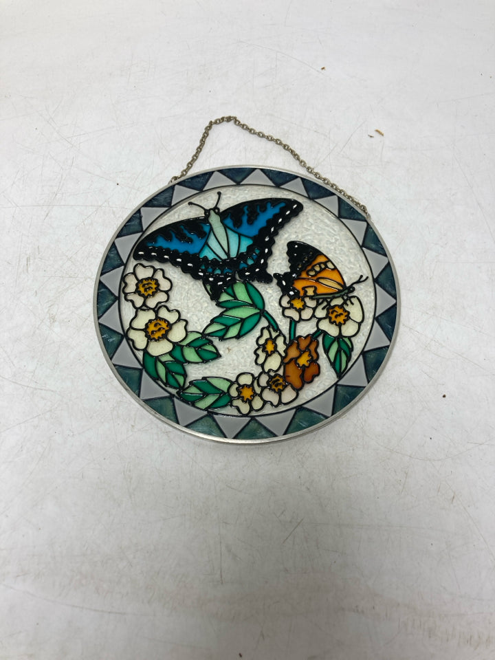 FAUX STAINED GLASS BUTTERFLIES CIRCLE WALL HANGING.