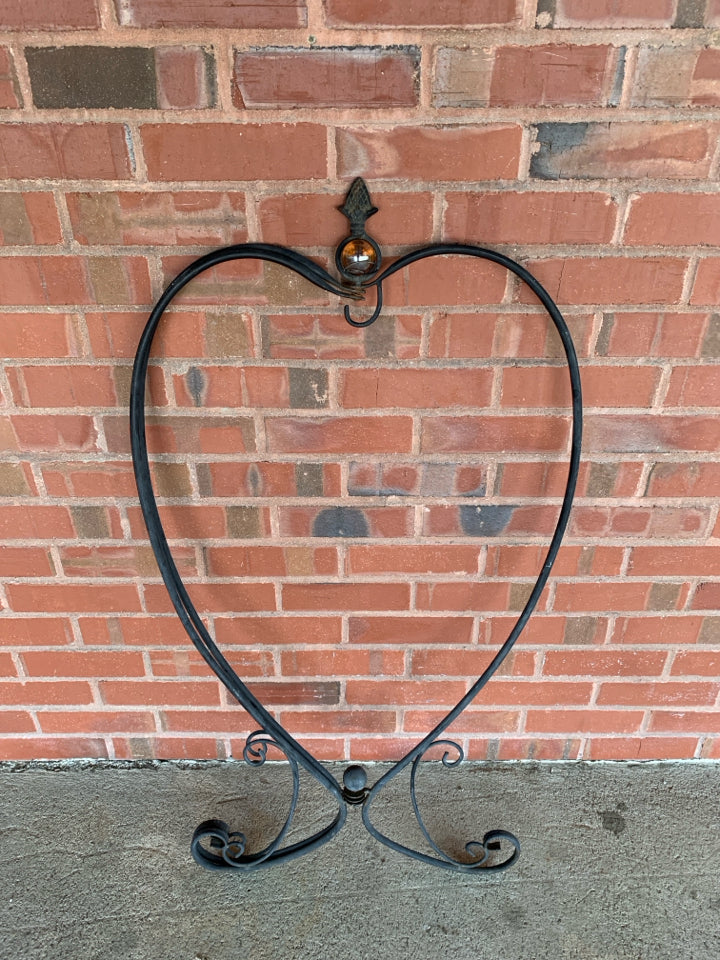 HEART-SHAPED BALANCING PLANT STAND W/GLASS GEM.