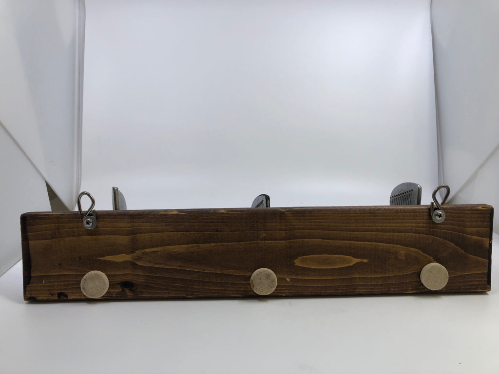 3-HOOK GOLF CLUB WALL-HOOKS.
