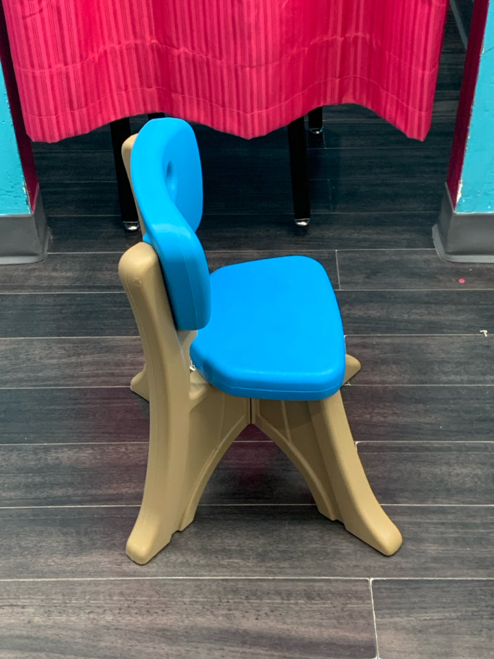 Step 2 Beige and Blue Kids Chair