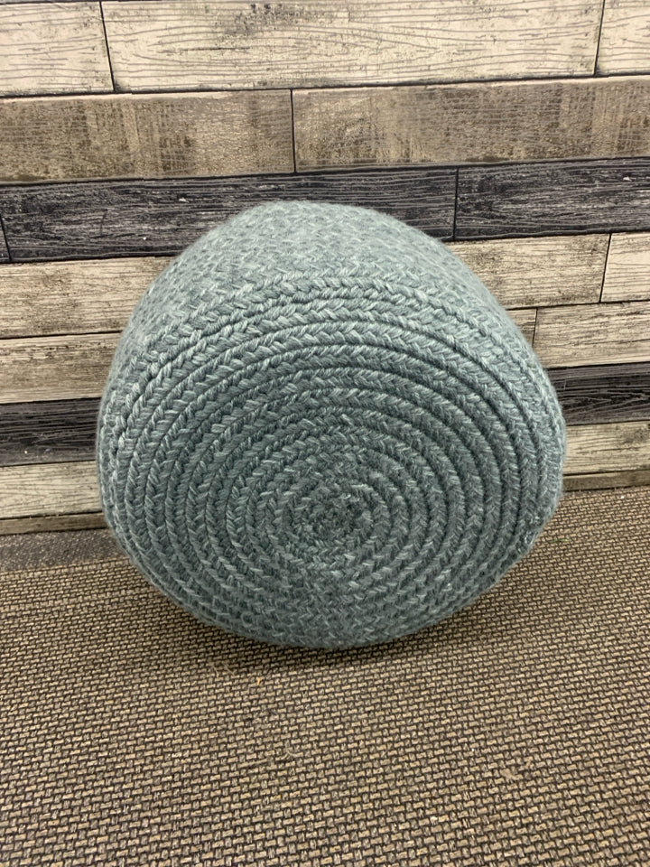 GREY/BLUE WOVEN SITTING POOF.