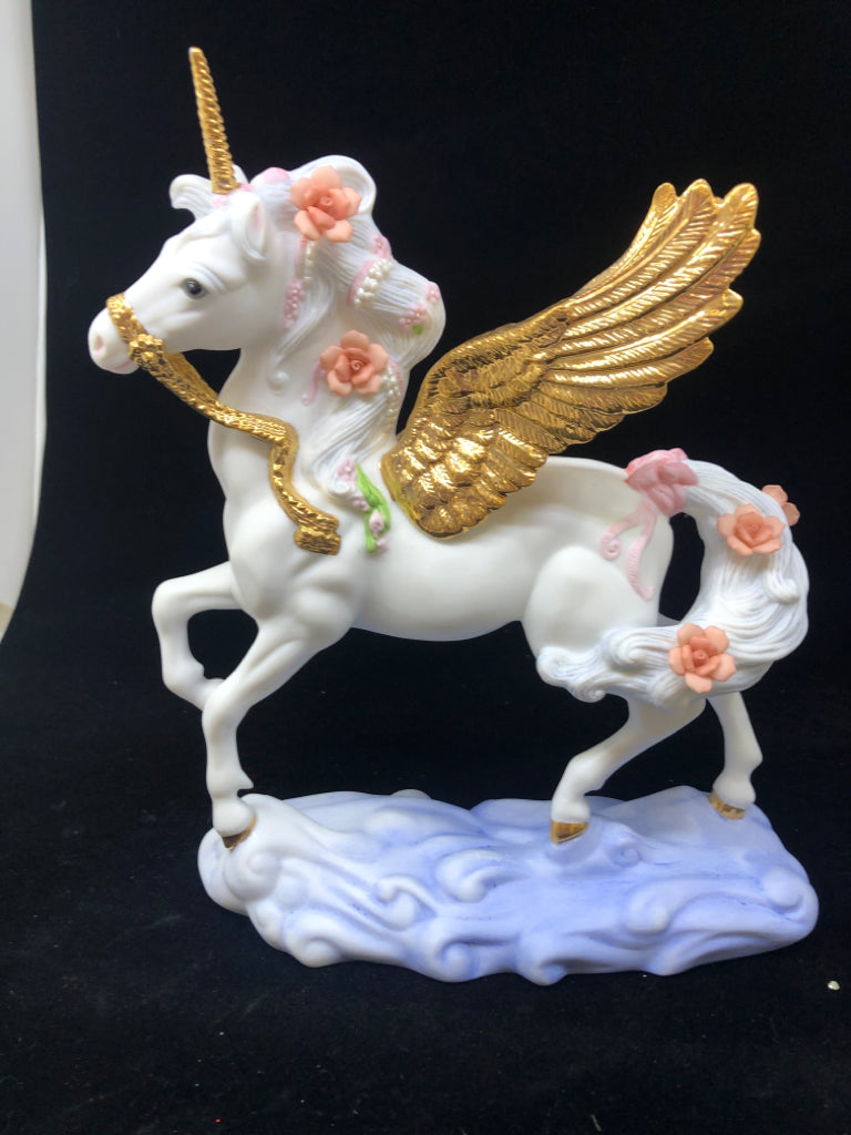 CERAMIC PEGASUS W GOLD WINGS.