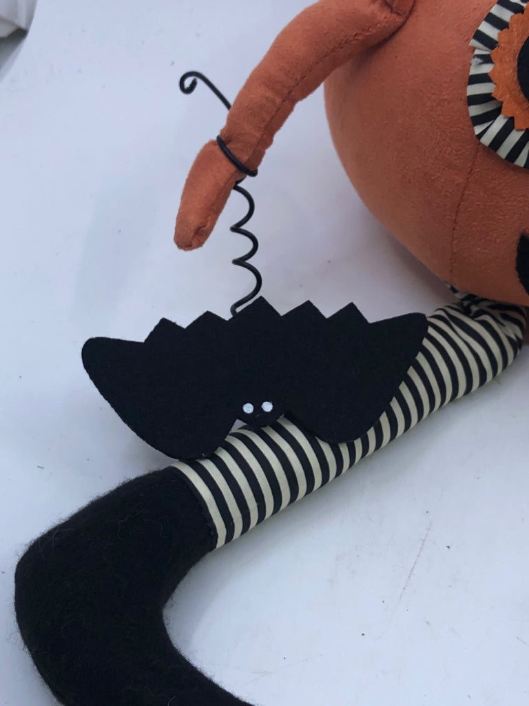 SHELF SITTING PUMPKIN HOLDING BAT.