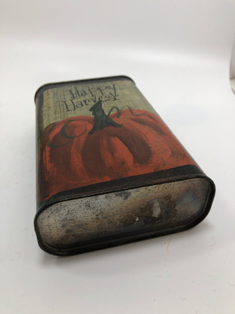 HAPPY HARVEST TIN CAN DECOR.
