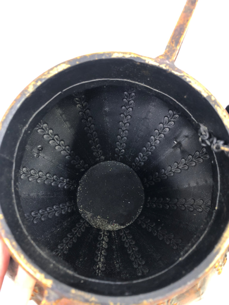 METAL URN VASE W/LID.