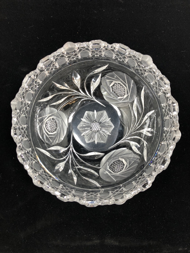HEAVY GLASS/CRYSTAL FLORAL ETCHED BOWL.